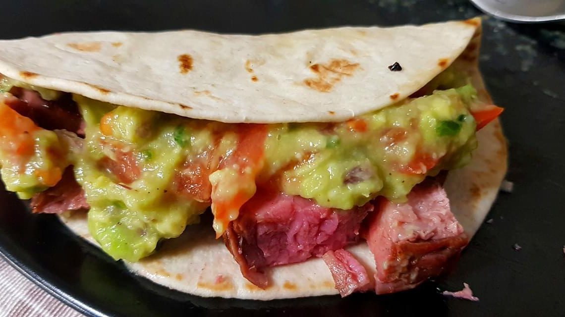 Piadina di straccetti di angus flank con guacamole