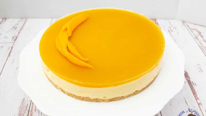 Mango mousse cake with mango jello insert