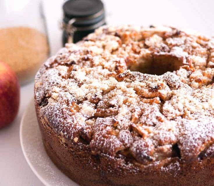 Moist Apple Pie Cake with Crumble Topping