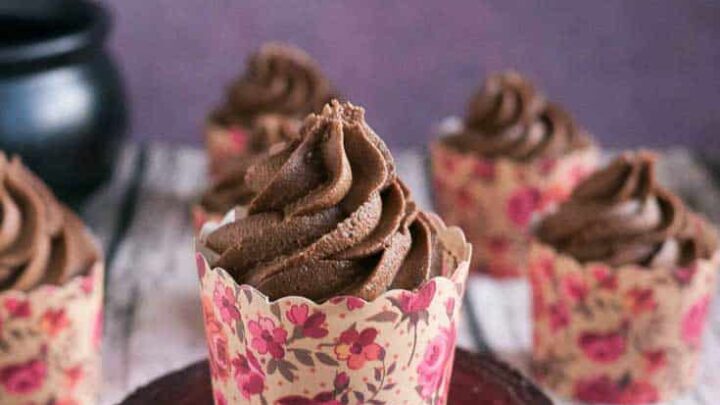 Old Fashioned Gingerbread Cupcakes with Chocolate Fudge Frosting