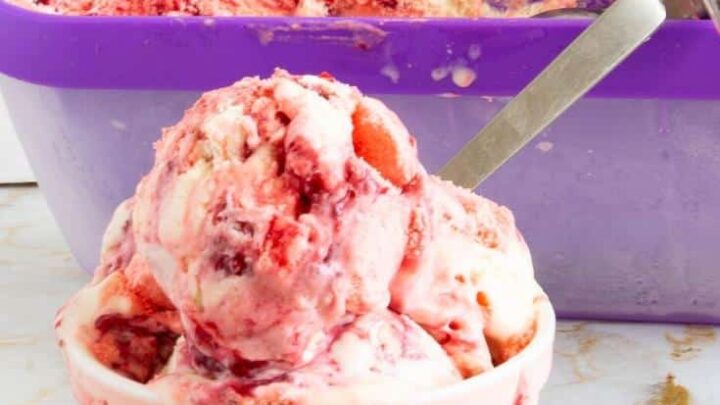 Raspberry Pavlova Ice Cream  no churn