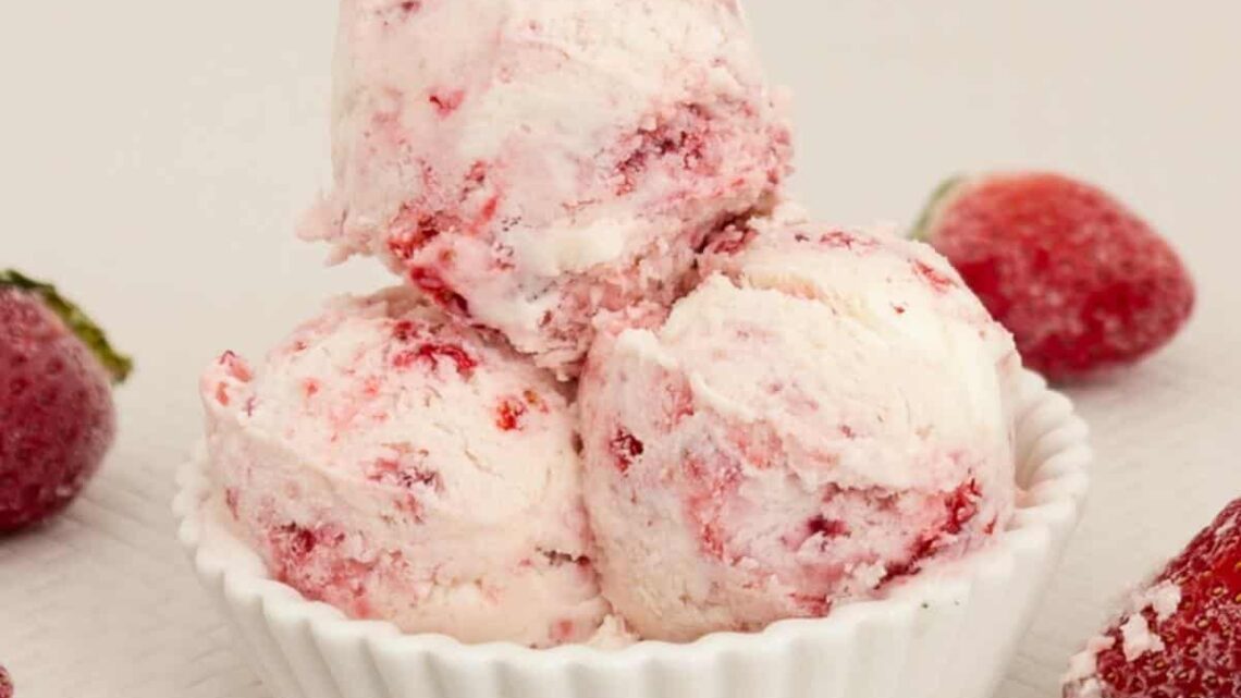 Strawberry Ice Cream   No Churn