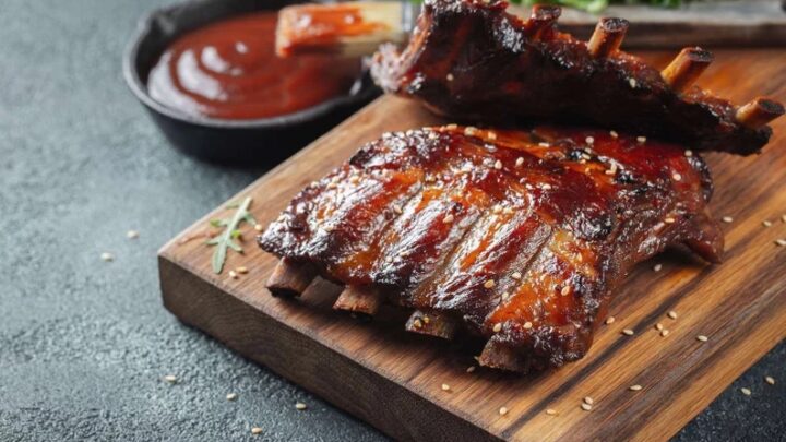 Ribs di maiale su BBQ Weber spirit