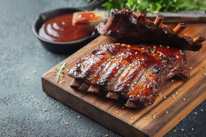 Ribs di maiale su BBQ Weber spirit